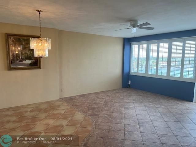 For Sale: $209,000 (1 beds, 1 baths, 781 Square Feet)