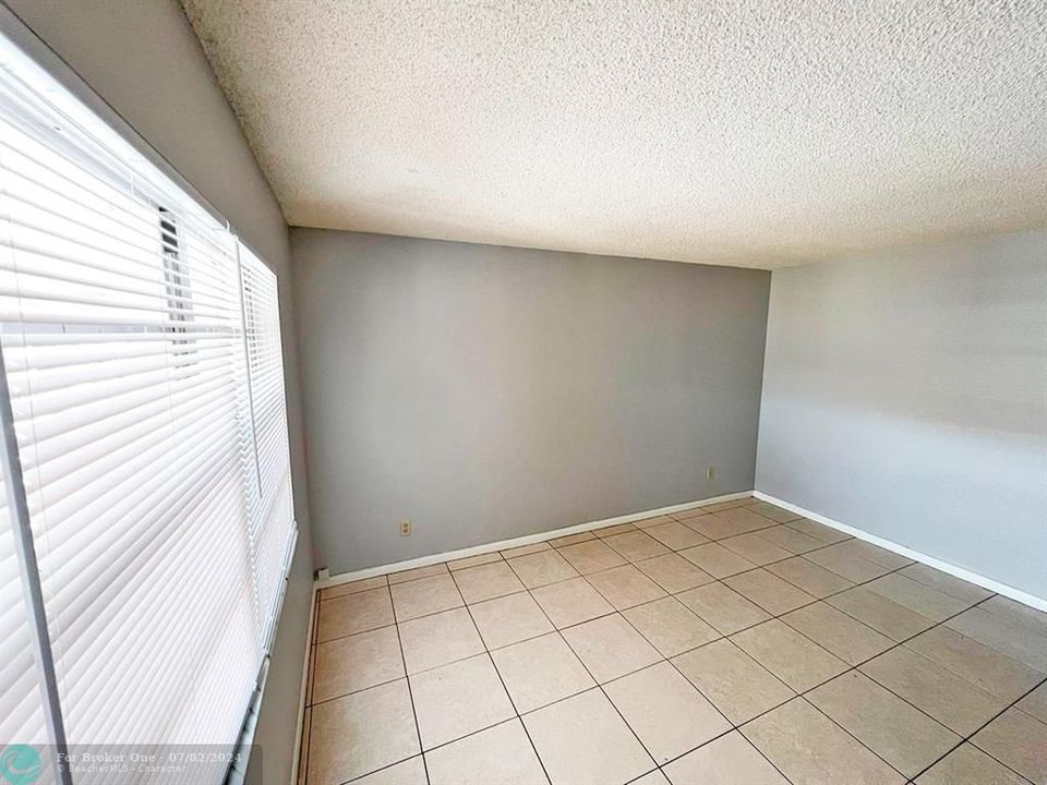 For Rent: $2,249 (3 beds, 2 baths, 38419 Square Feet)