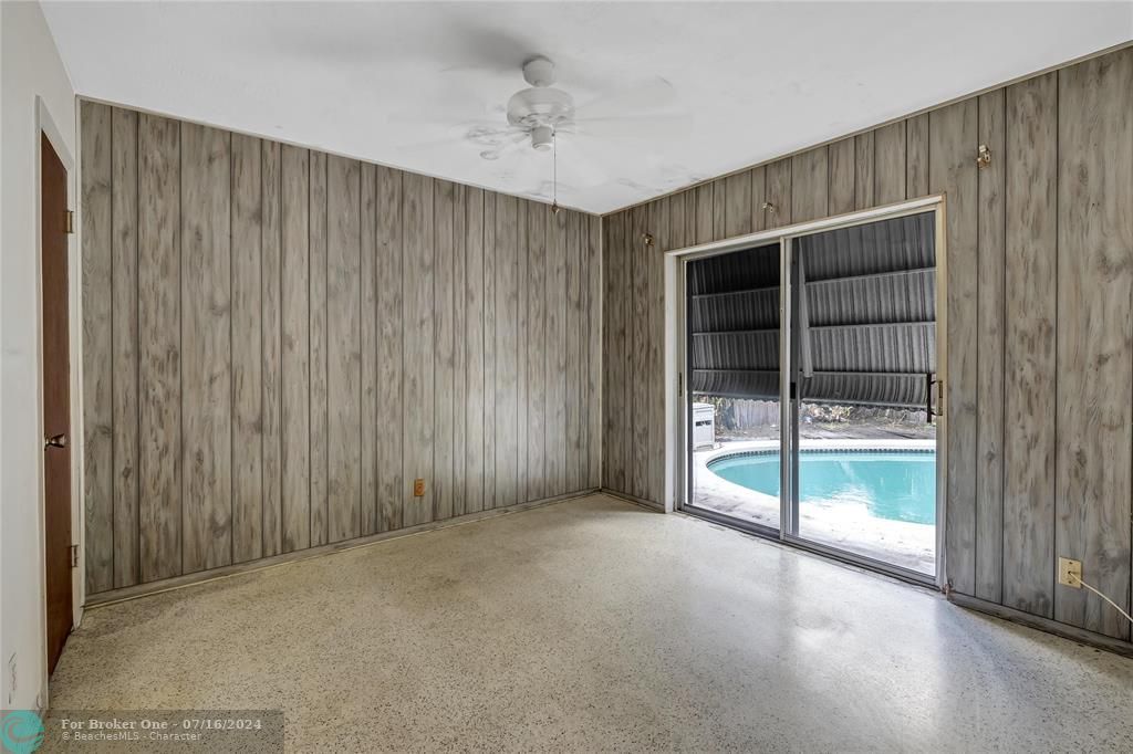 Active With Contract: $375,000 (2 beds, 1 baths, 1371 Square Feet)