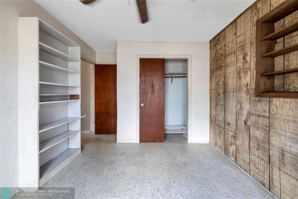 For Sale: $375,000 (2 beds, 1 baths, 1371 Square Feet)