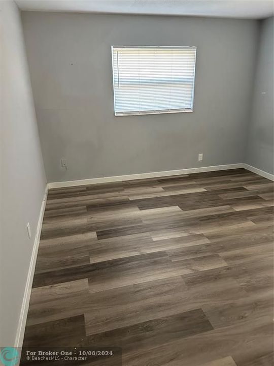 For Rent: $2,200 (2 beds, 1 baths, 840 Square Feet)