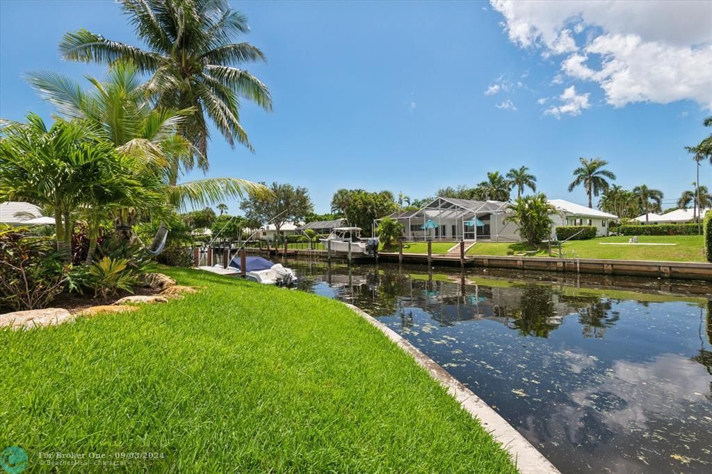 Active With Contract: $3,299,000 (5 beds, 4 baths, 3007 Square Feet)