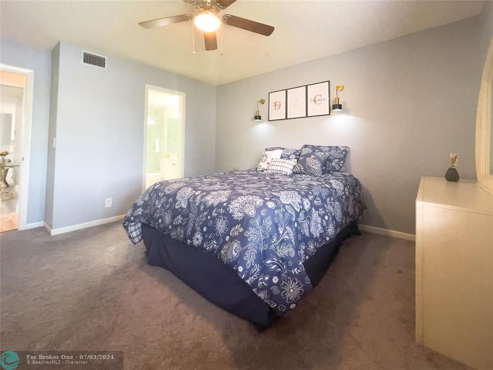For Rent: $1,975 (2 beds, 2 baths, 937 Square Feet)