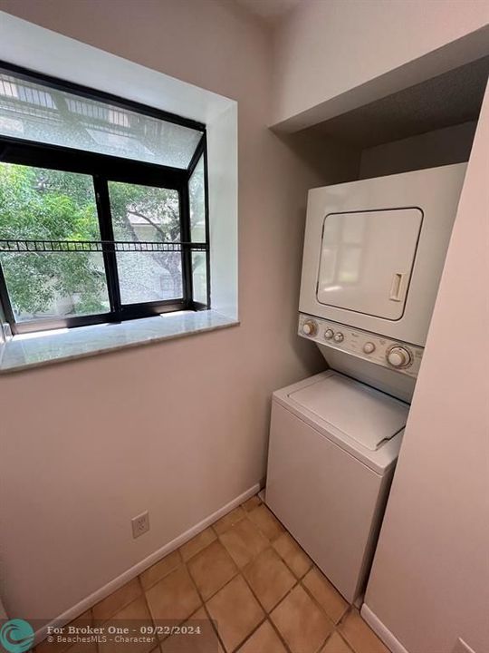 В аренду: $1,950 (2 спален, 1 ванн, 880 Квадратных фут)