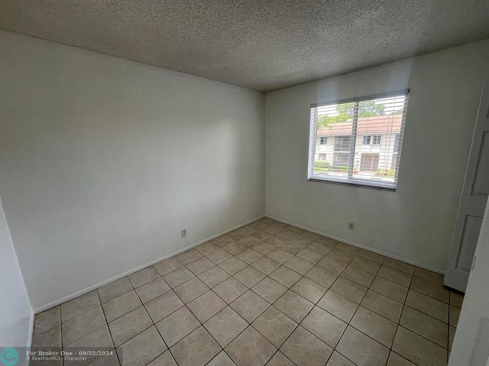 For Rent: $1,950 (2 beds, 1 baths, 880 Square Feet)