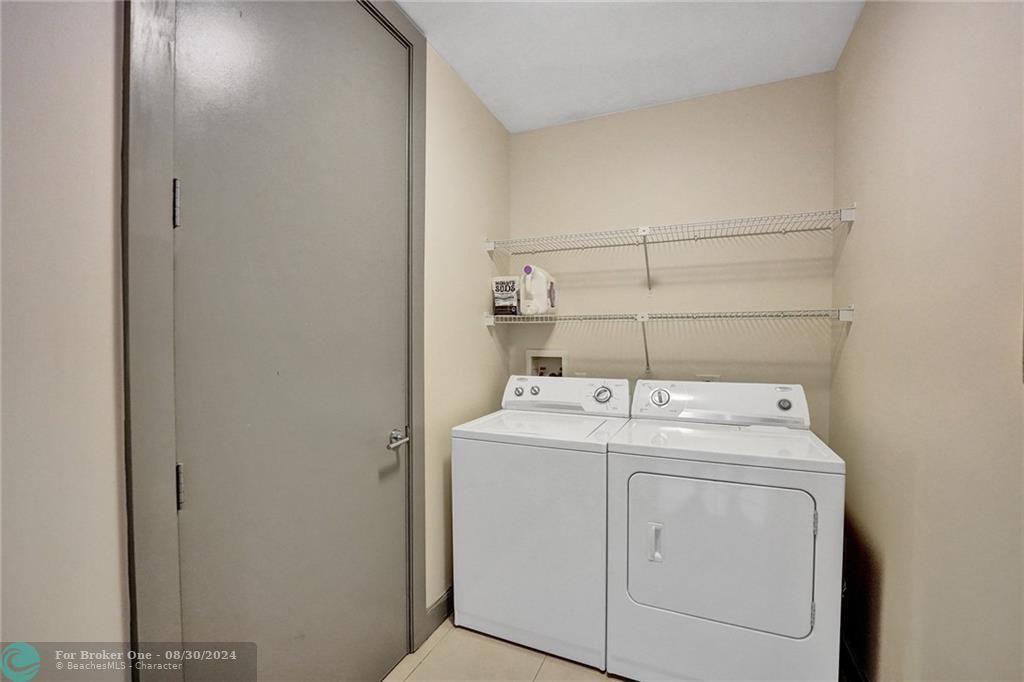 For Rent: $3,995 (1 beds, 1 baths, 1106 Square Feet)