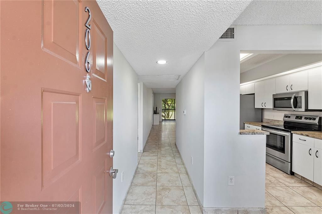 For Sale: $239,900 (2 beds, 2 baths, 1052 Square Feet)