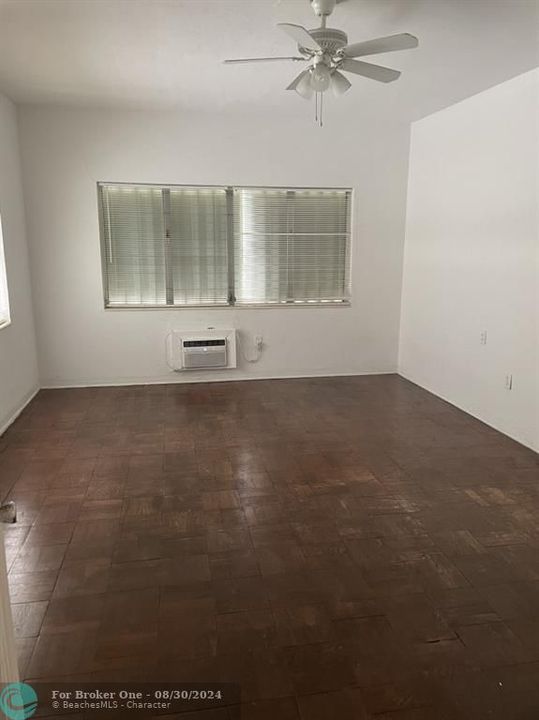 For Rent: $2,000 (1 beds, 1 baths, 907 Square Feet)