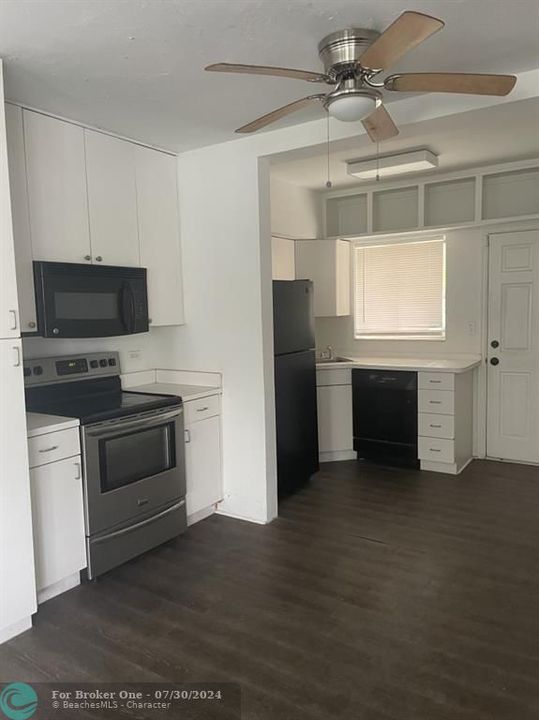 For Rent: $2,000 (1 beds, 1 baths, 907 Square Feet)