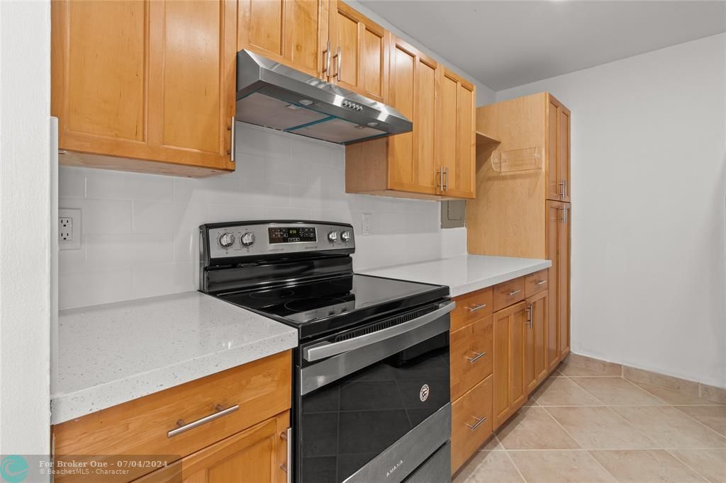 For Rent: $3,200 (3 beds, 2 baths, 1080 Square Feet)