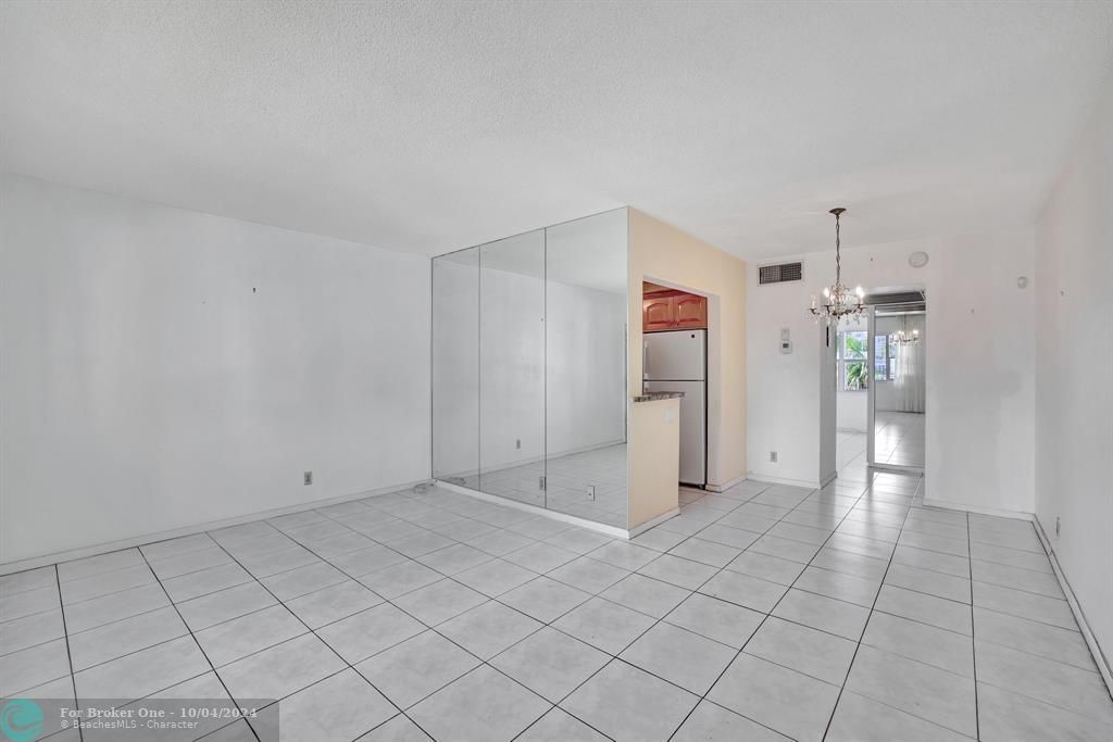 For Sale: $160,000 (1 beds, 1 baths, 644 Square Feet)