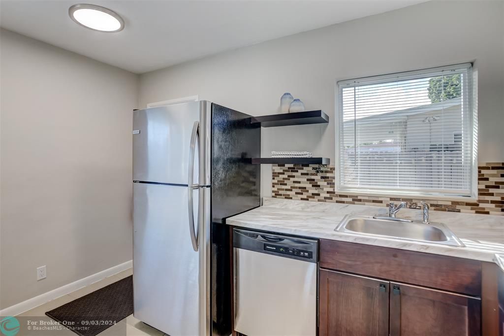 For Sale: $2,150 (1 beds, 1 baths, 621 Square Feet)