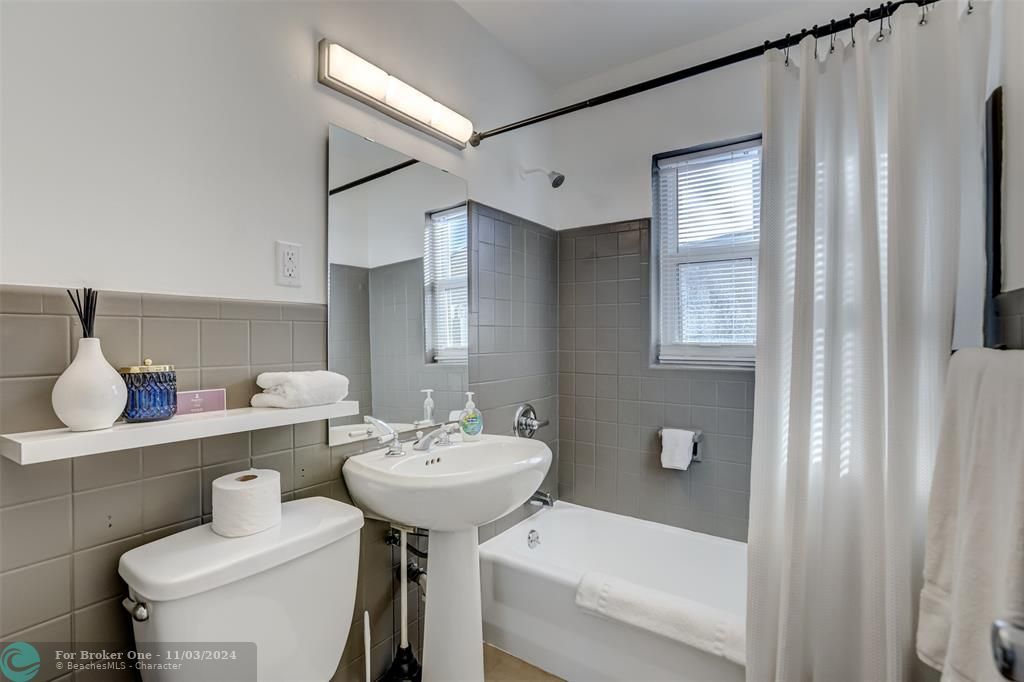 For Sale: $2,150 (1 beds, 1 baths, 621 Square Feet)