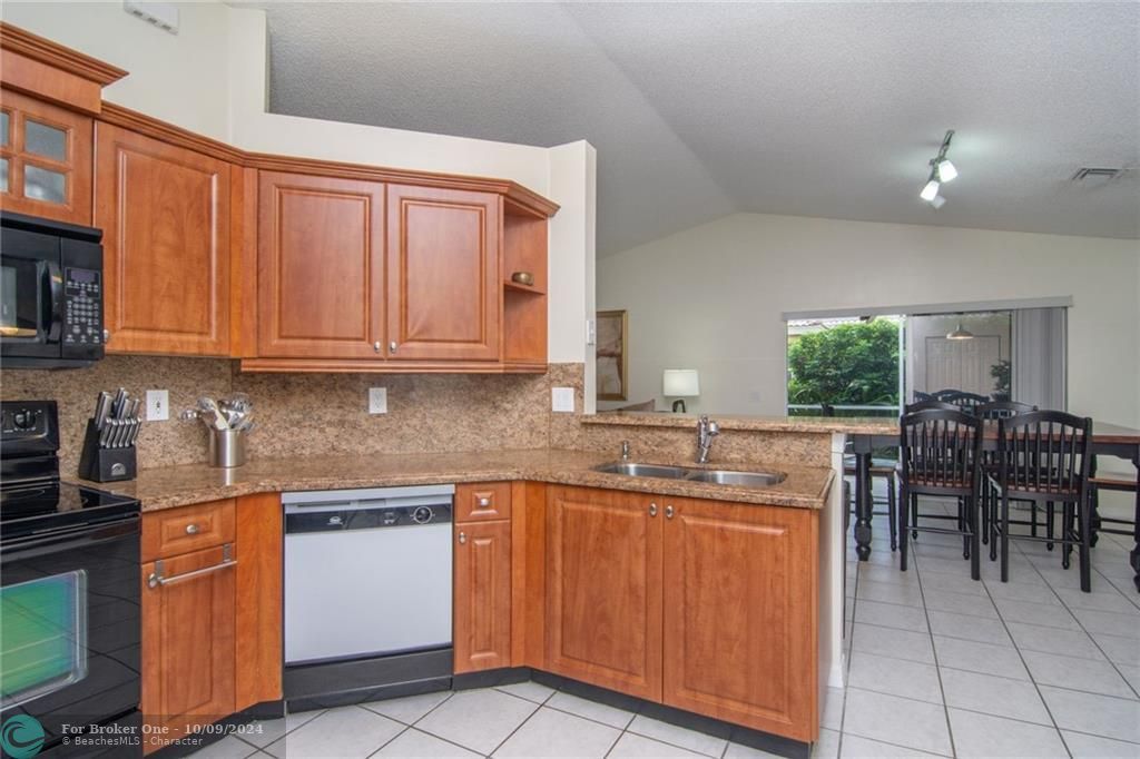 For Rent: $3,200 (2 beds, 2 baths, 1208 Square Feet)