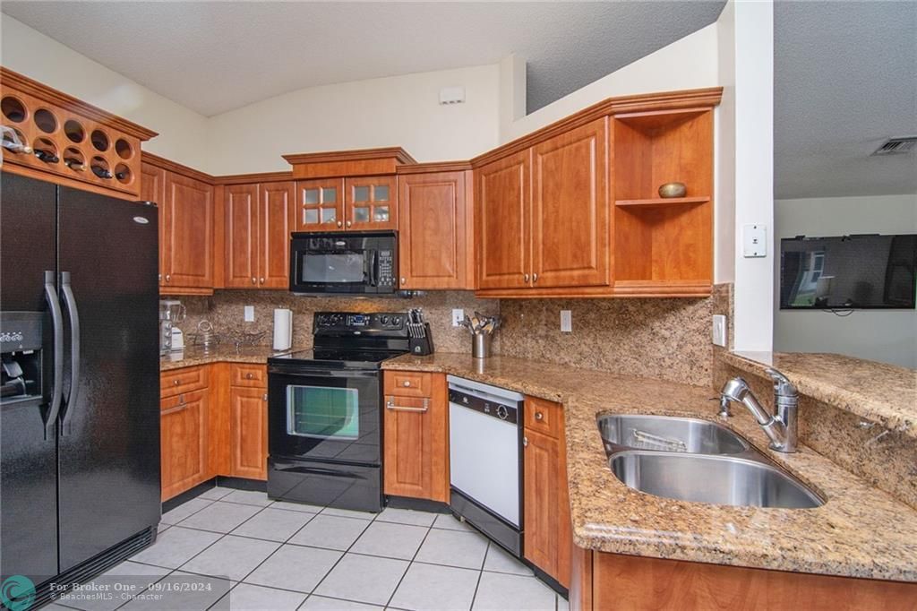 For Rent: $3,200 (2 beds, 2 baths, 1208 Square Feet)