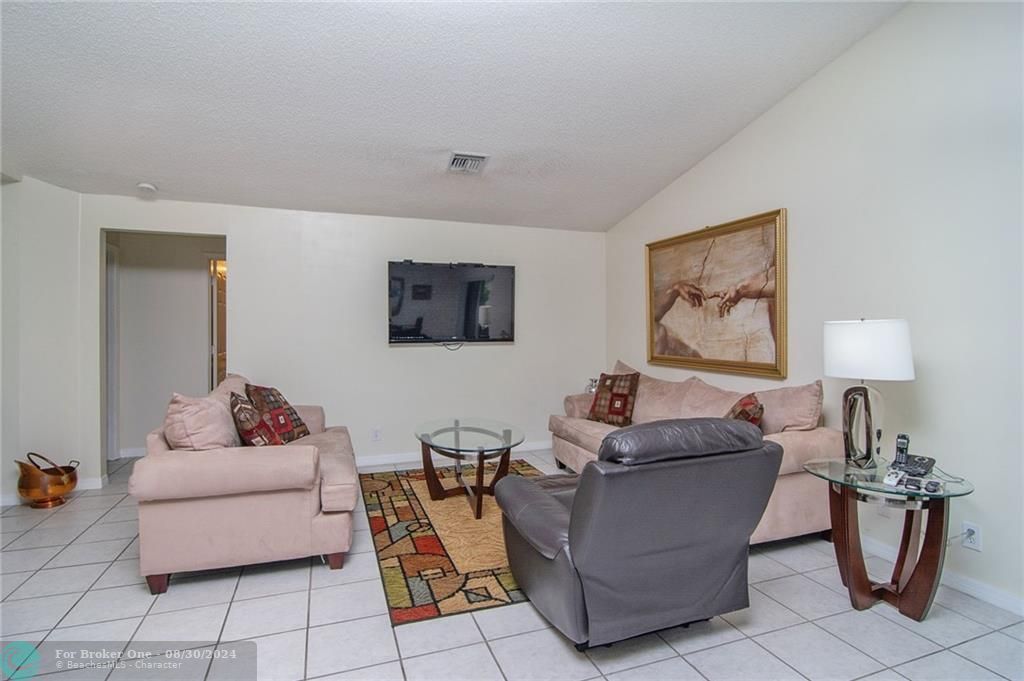 For Rent: $3,200 (2 beds, 2 baths, 1208 Square Feet)