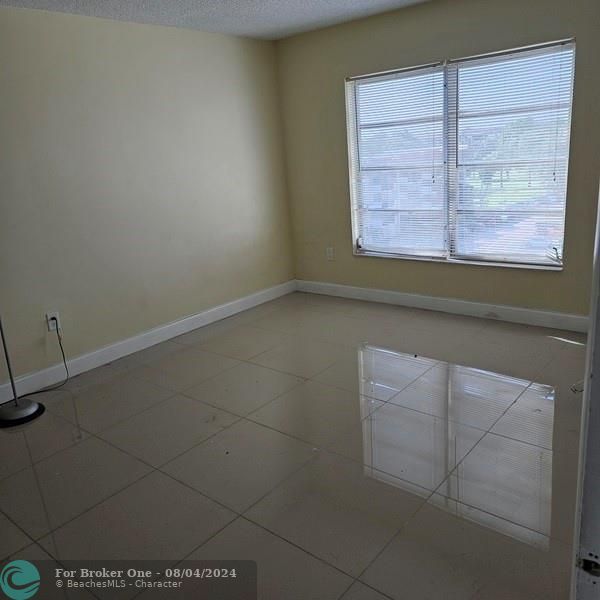 For Rent: $1,900 (2 beds, 2 baths, 972 Square Feet)