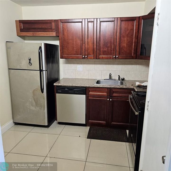 For Rent: $1,850 (2 beds, 2 baths, 972 Square Feet)