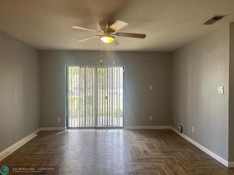 For Rent: $2,200 (2 beds, 2 baths, 1114 Square Feet)