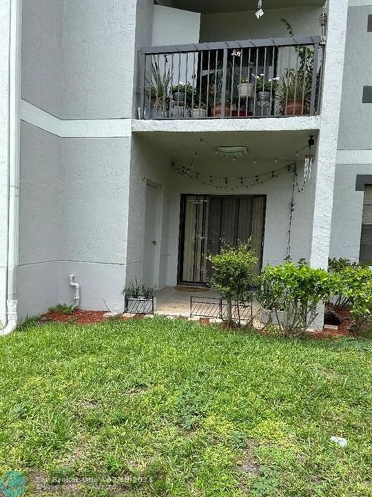For Rent: $2,200 (2 beds, 2 baths, 1114 Square Feet)