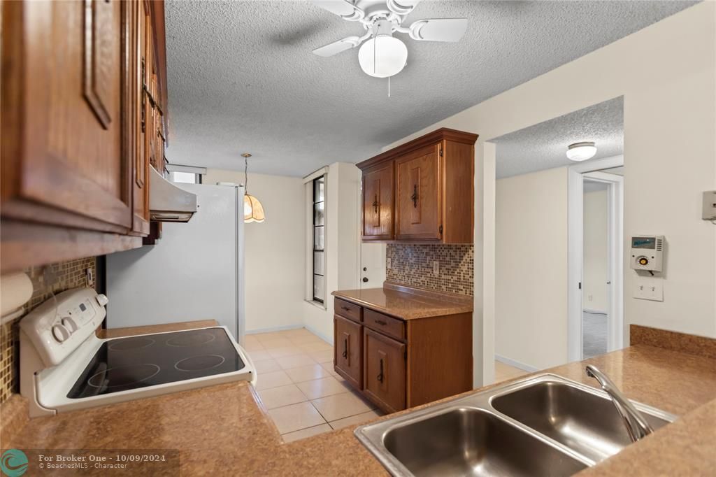 For Sale: $199,000 (2 beds, 2 baths, 1090 Square Feet)