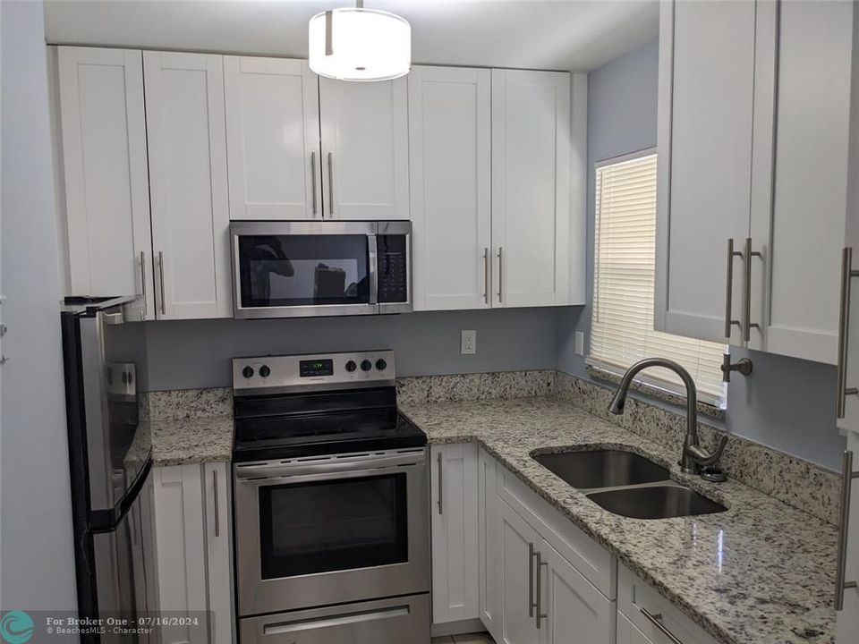 Active With Contract: $1,800 (2 beds, 1 baths, 900 Square Feet)