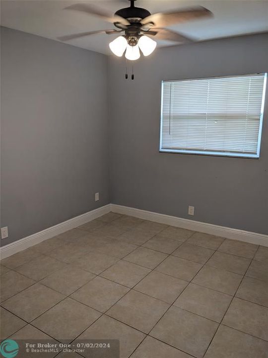 Active With Contract: $1,800 (2 beds, 1 baths, 900 Square Feet)