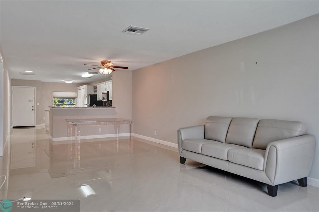 For Sale: $290,000 (2 beds, 2 baths, 1226 Square Feet)