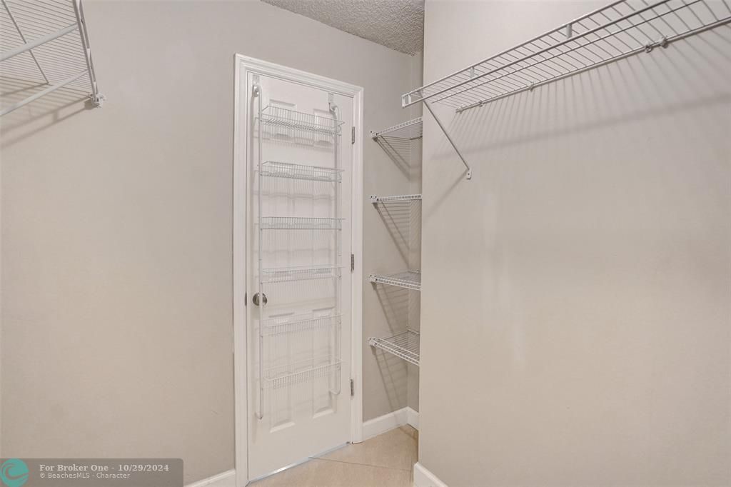 For Sale: $290,000 (2 beds, 2 baths, 1226 Square Feet)