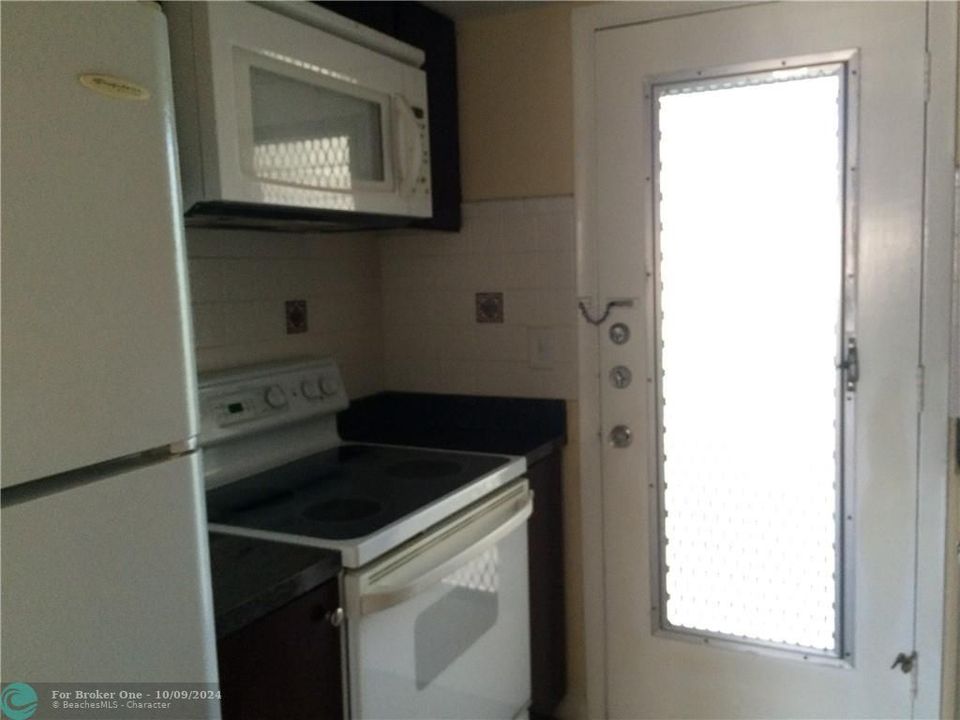 For Rent: $1,495 (1 beds, 1 baths, 650 Square Feet)