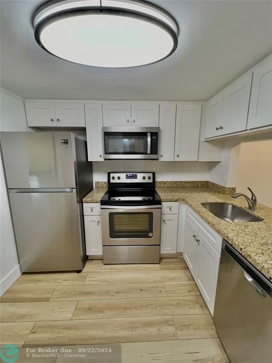 For Rent: $1,950 (1 beds, 1 baths, 870 Square Feet)