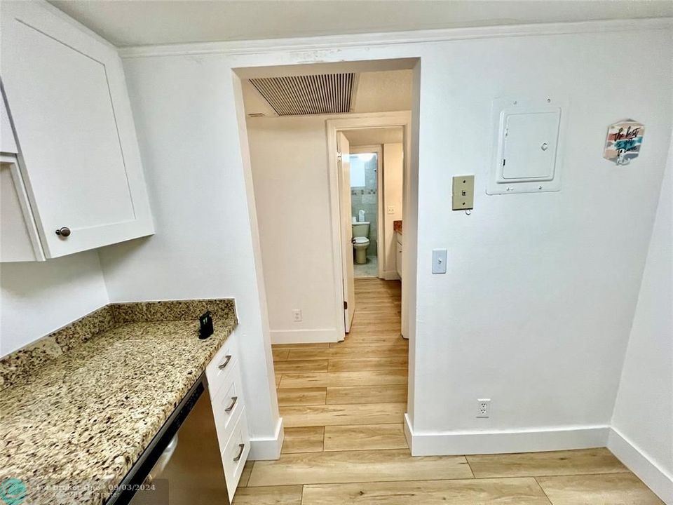 For Rent: $1,950 (1 beds, 1 baths, 870 Square Feet)