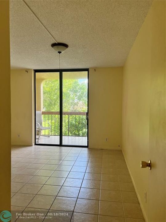 For Sale: $235,000 (2 beds, 2 baths, 1070 Square Feet)