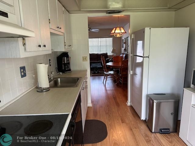 For Sale: $84,900 (1 beds, 1 baths, 670 Square Feet)