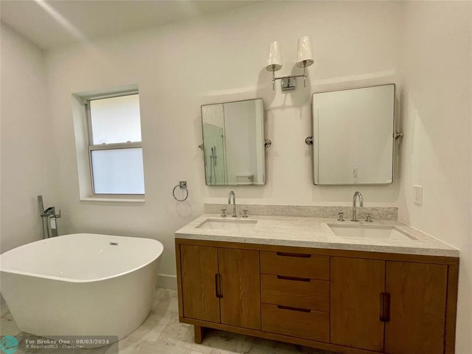 Active With Contract: $3,800 (3 beds, 2 baths, 1643 Square Feet)