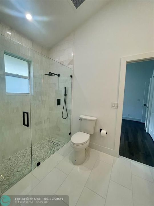 Active With Contract: $3,800 (3 beds, 2 baths, 1643 Square Feet)