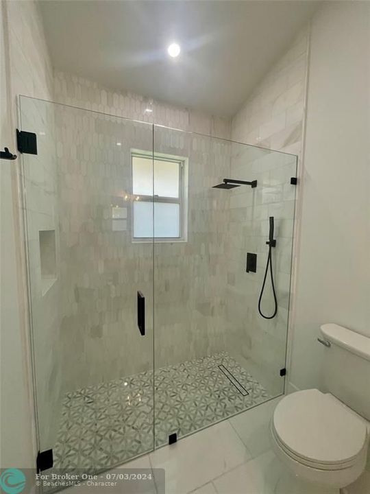 Active With Contract: $3,800 (3 beds, 2 baths, 1643 Square Feet)