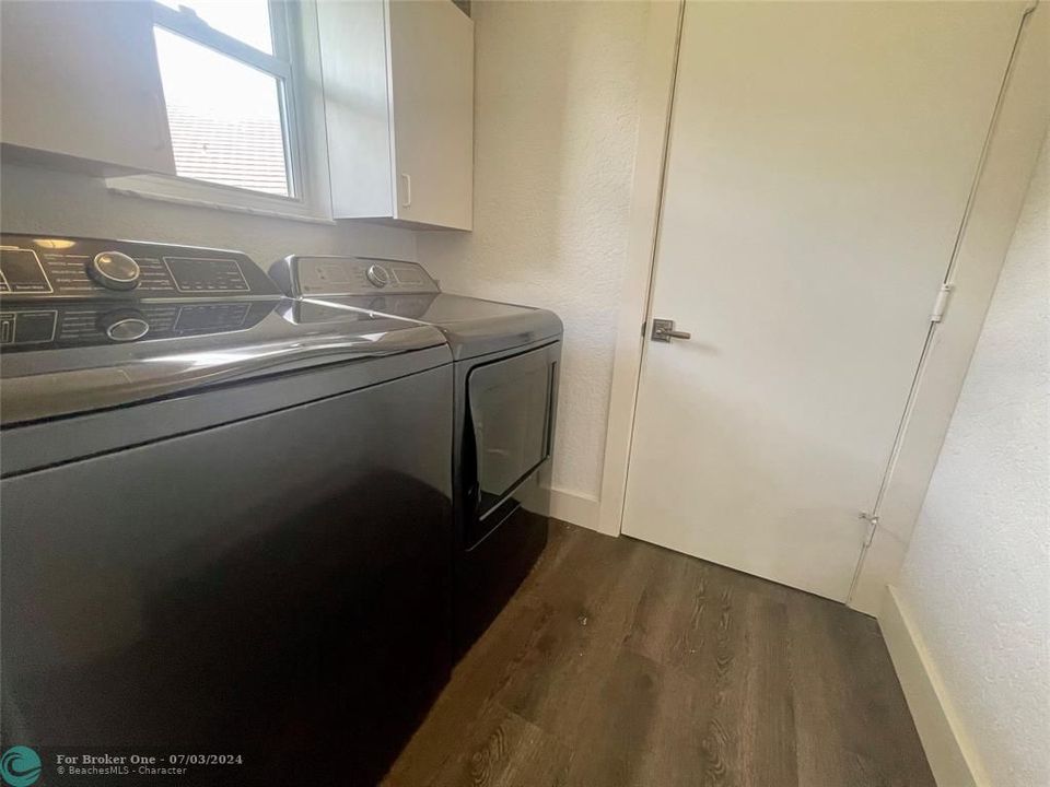 Recently Rented: $3,800 (3 beds, 2 baths, 1643 Square Feet)