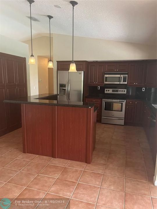 For Rent: $4,150 (3 beds, 2 baths, 1758 Square Feet)