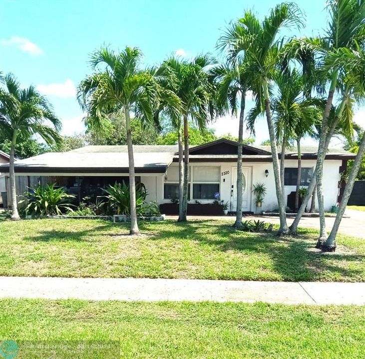 For Sale: $440,000 (5 beds, 2 baths, 1599 Square Feet)