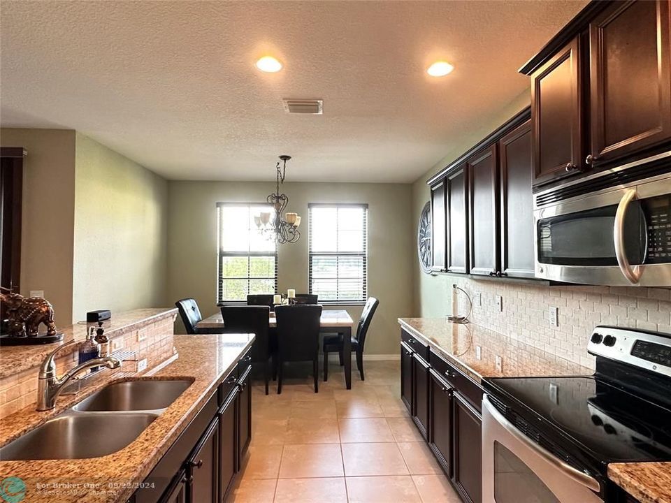 For Rent: $3,200 (3 beds, 2 baths, 1758 Square Feet)