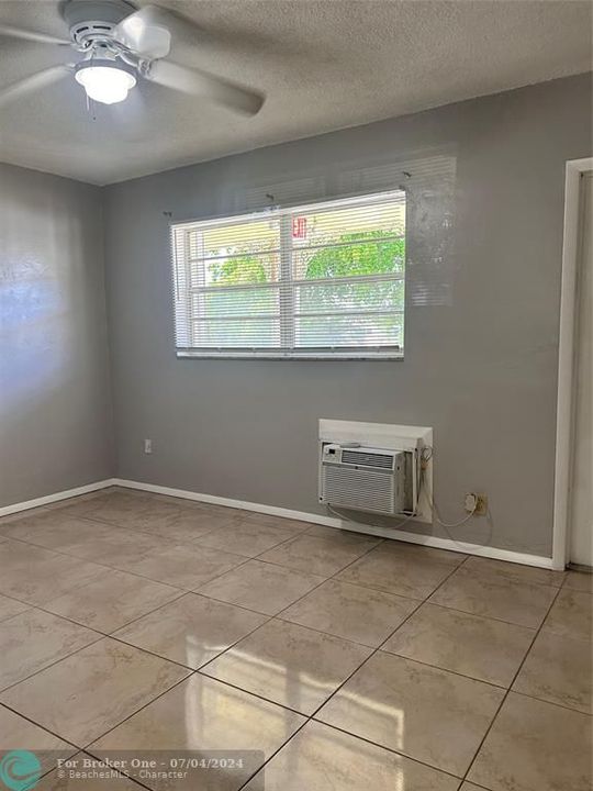For Rent: $1,650 (2 beds, 1 baths, 900 Square Feet)