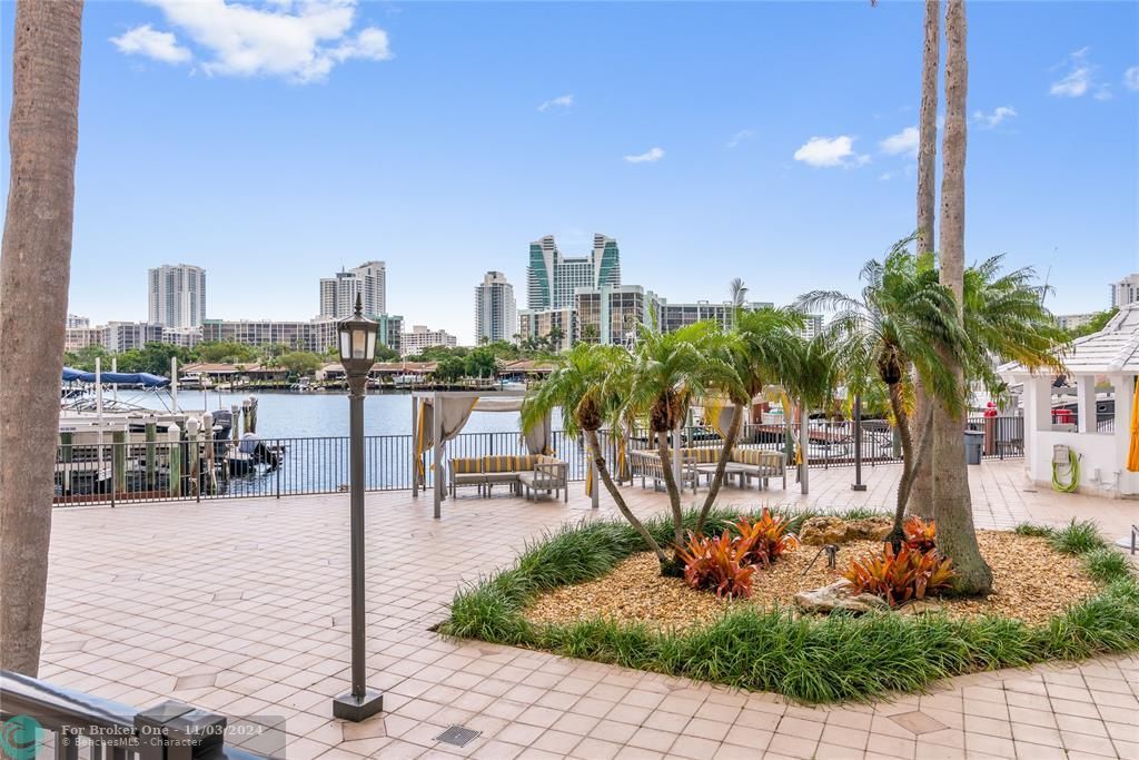 For Sale: $485,000 (2 beds, 2 baths, 1221 Square Feet)