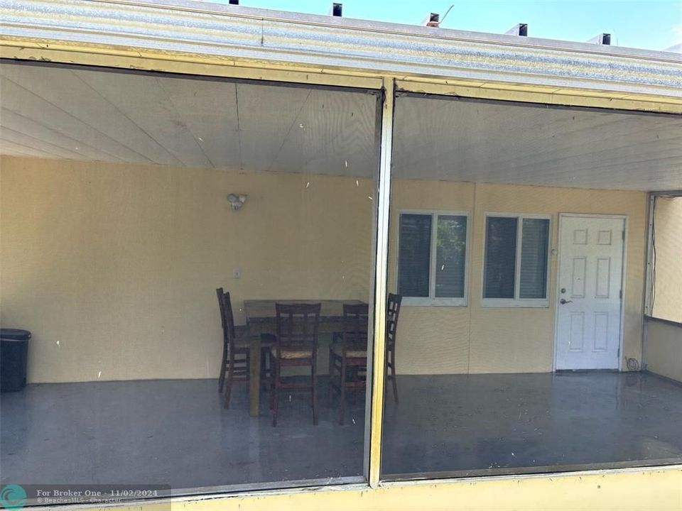 For Sale: $1,575 (1 beds, 1 baths, 600 Square Feet)