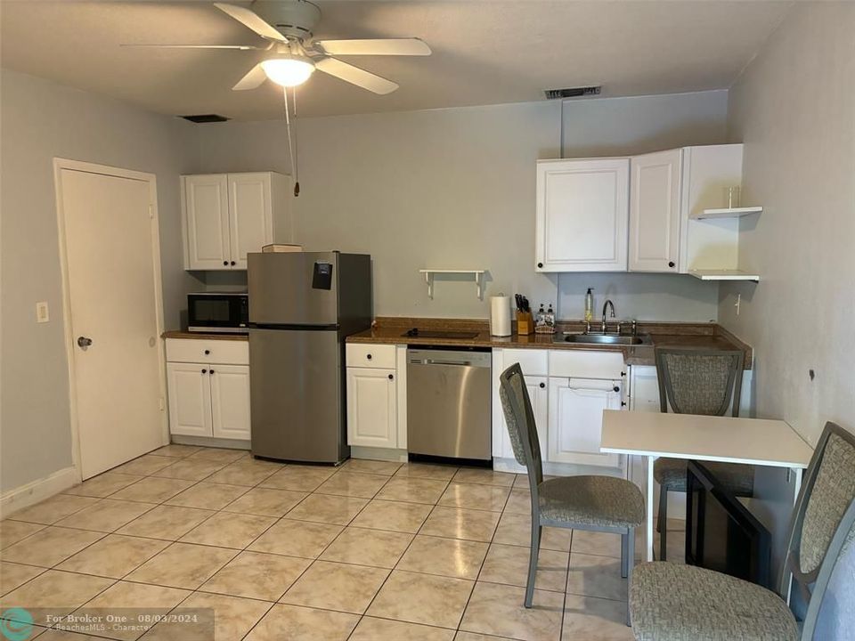 For Sale: $1,575 (1 beds, 1 baths, 600 Square Feet)
