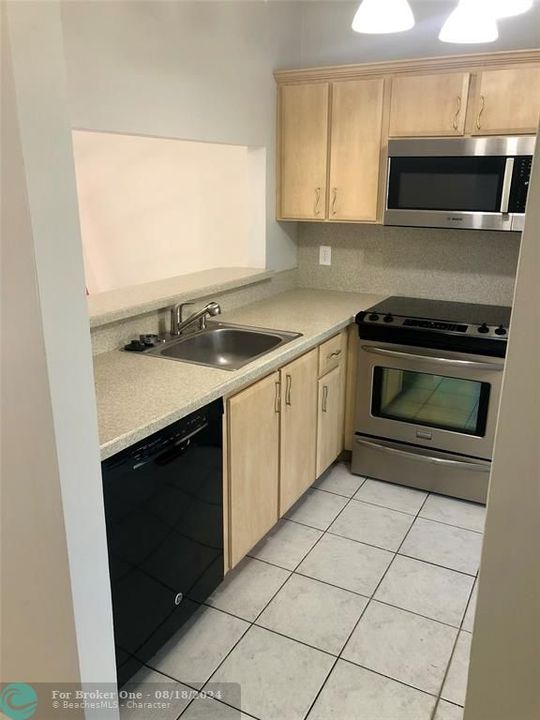 For Rent: $2,500 (2 beds, 2 baths, 1068 Square Feet)