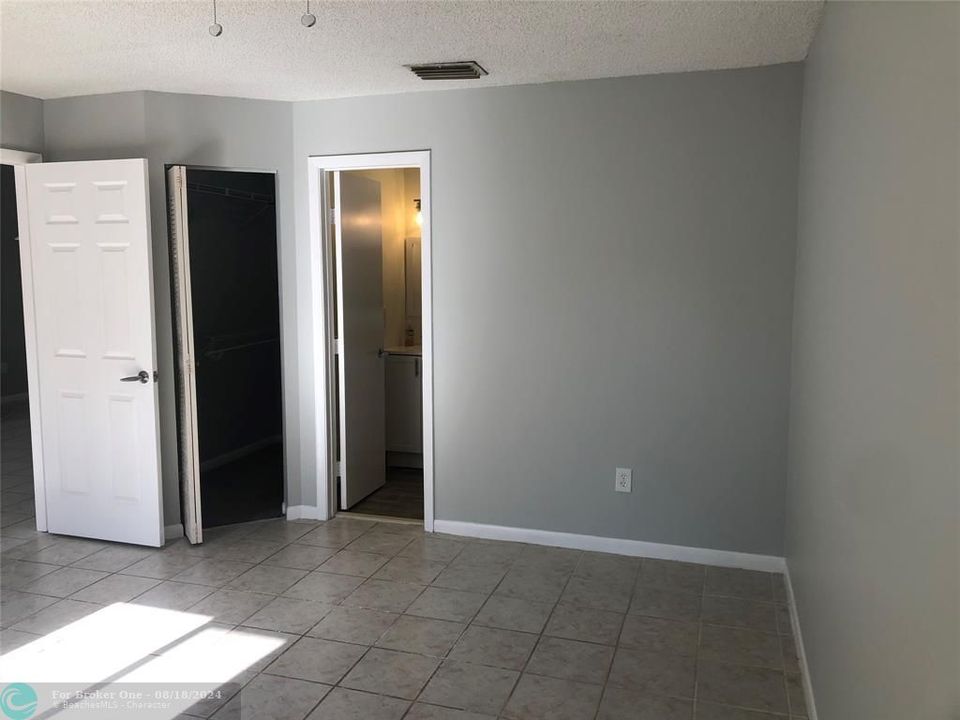 For Rent: $2,550 (2 beds, 2 baths, 1068 Square Feet)