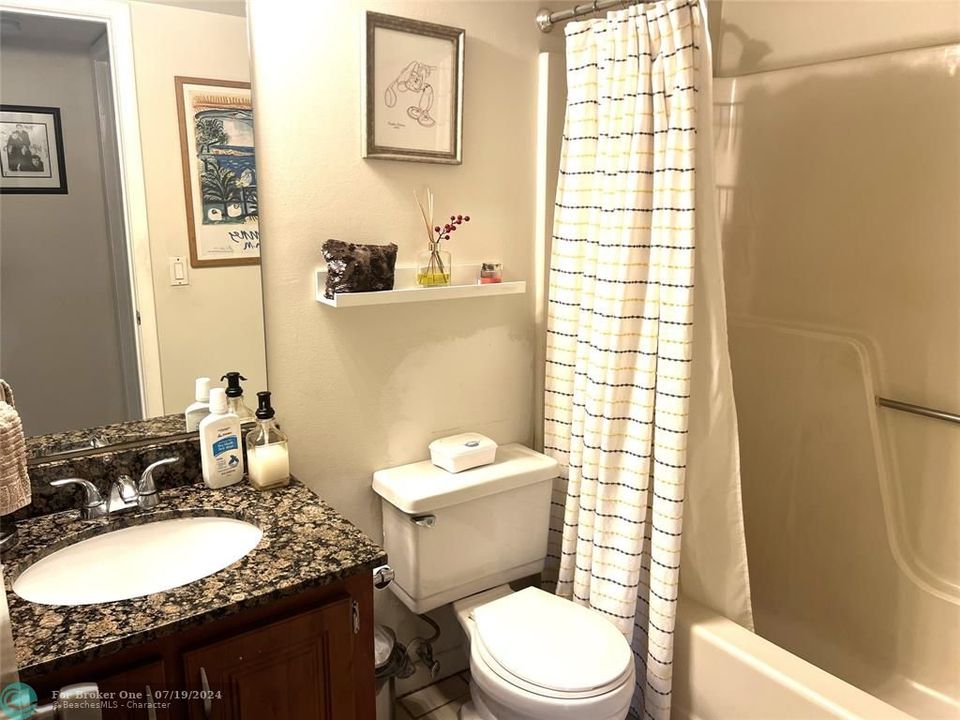 For Rent: $2,350 (2 beds, 2 baths, 858 Square Feet)