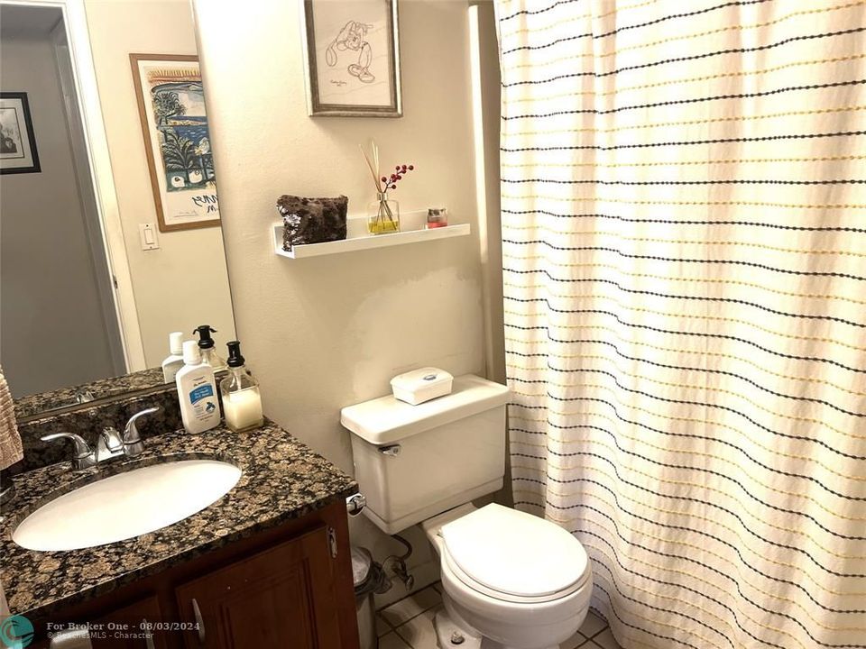 For Rent: $2,350 (2 beds, 2 baths, 858 Square Feet)