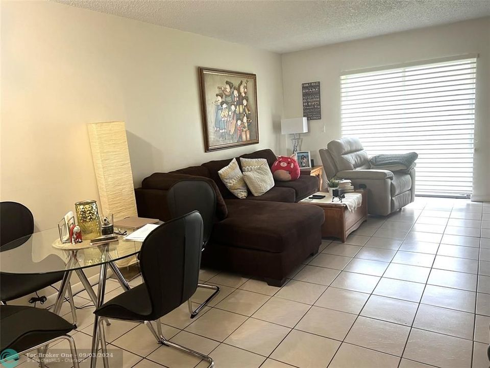 For Rent: $2,350 (2 beds, 2 baths, 858 Square Feet)